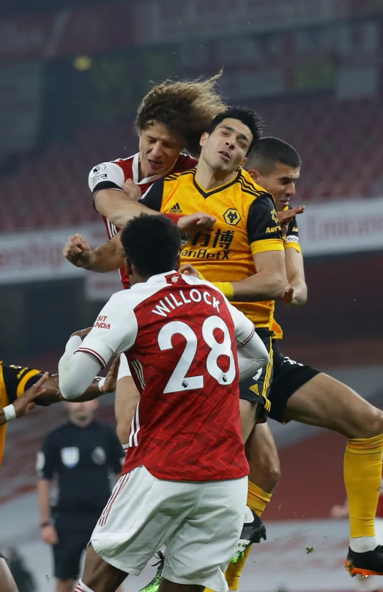 [FOTO] SPAŠAVALI MU ŽIVOT USRED UTAKMICE: Zaradio ozljedu glave