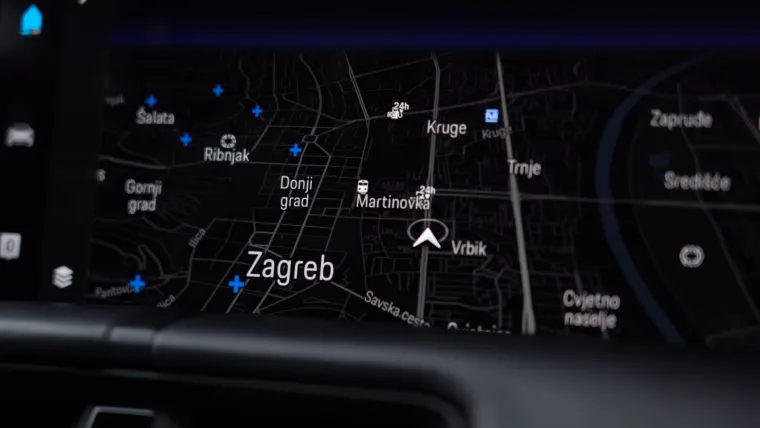 Pogledajte kako izgleda Porsche Taycan: Automobil kojem se na cesti - svi miču s puta...