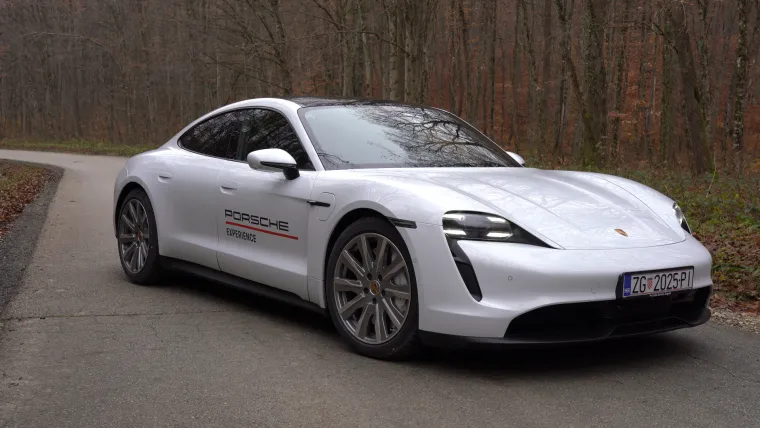 Pogledajte kako izgleda Porsche Taycan: Automobil kojem se na cesti - svi miču s puta...