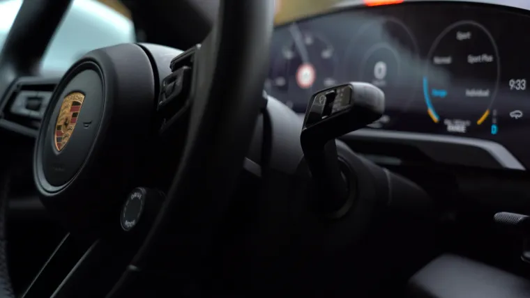 Pogledajte kako izgleda Porsche Taycan: Automobil kojem se na cesti - svi miču s puta...