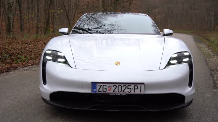 Pogledajte kako izgleda Porsche Taycan: Automobil kojem se na cesti - svi miču s puta...
