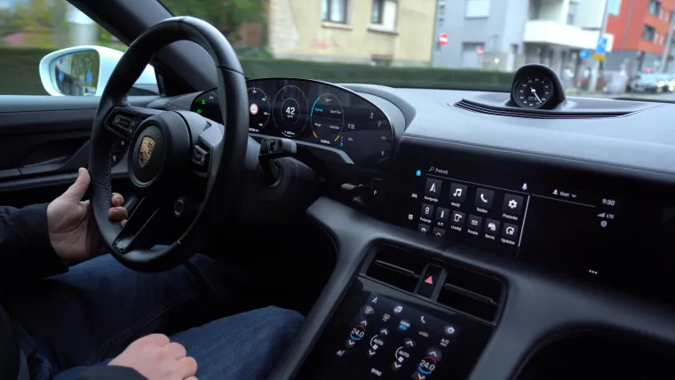 Pogledajte kako izgleda Porsche Taycan: Automobil kojem se na cesti - svi miču s puta...