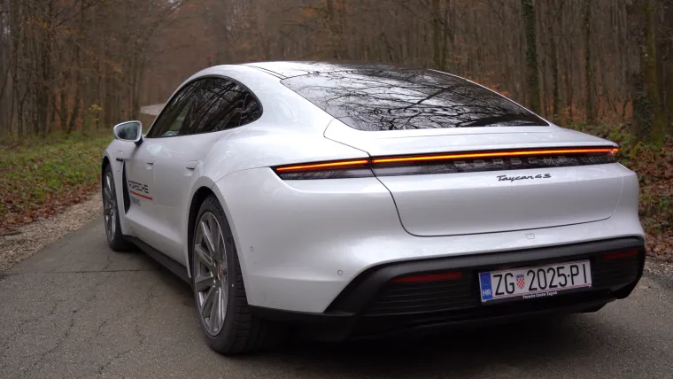Pogledajte kako izgleda Porsche Taycan: Automobil kojem se na cesti - svi miču s puta...