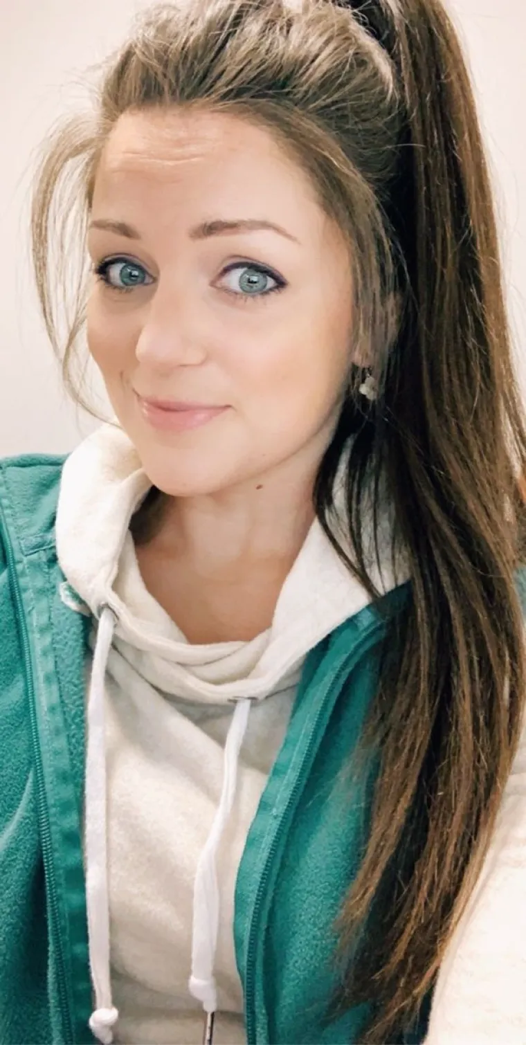 NJIMA, IZGLEDA, NIJE HLADNO NA POSLU: Ove djevojke ne po&scaron;tuju korporativni dress code, ali ba&scaron; nitko se ne buni