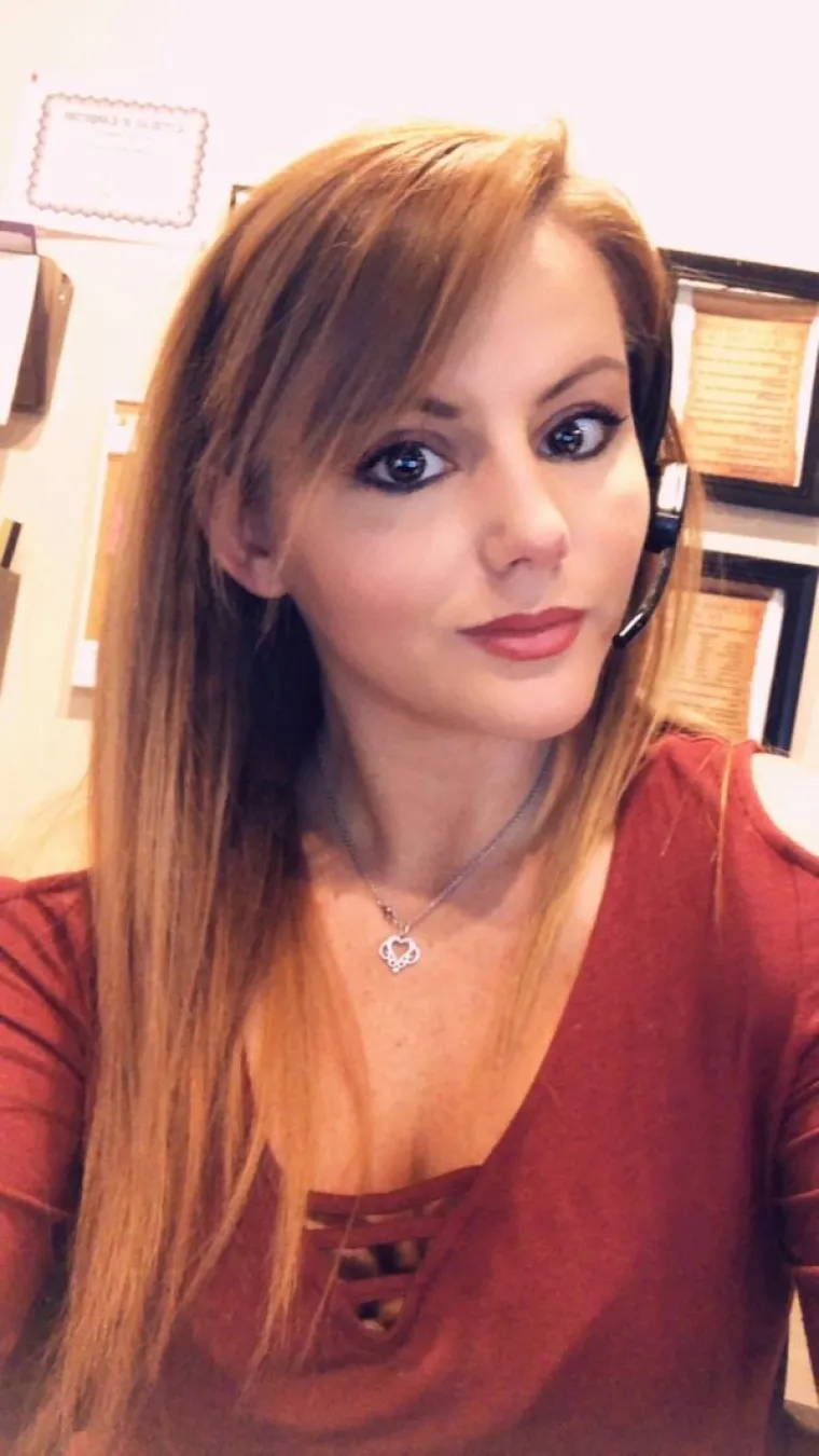 NJIMA, IZGLEDA, NIJE HLADNO NA POSLU: Ove djevojke ne po&scaron;tuju korporativni dress code, ali ba&scaron; nitko se ne buni