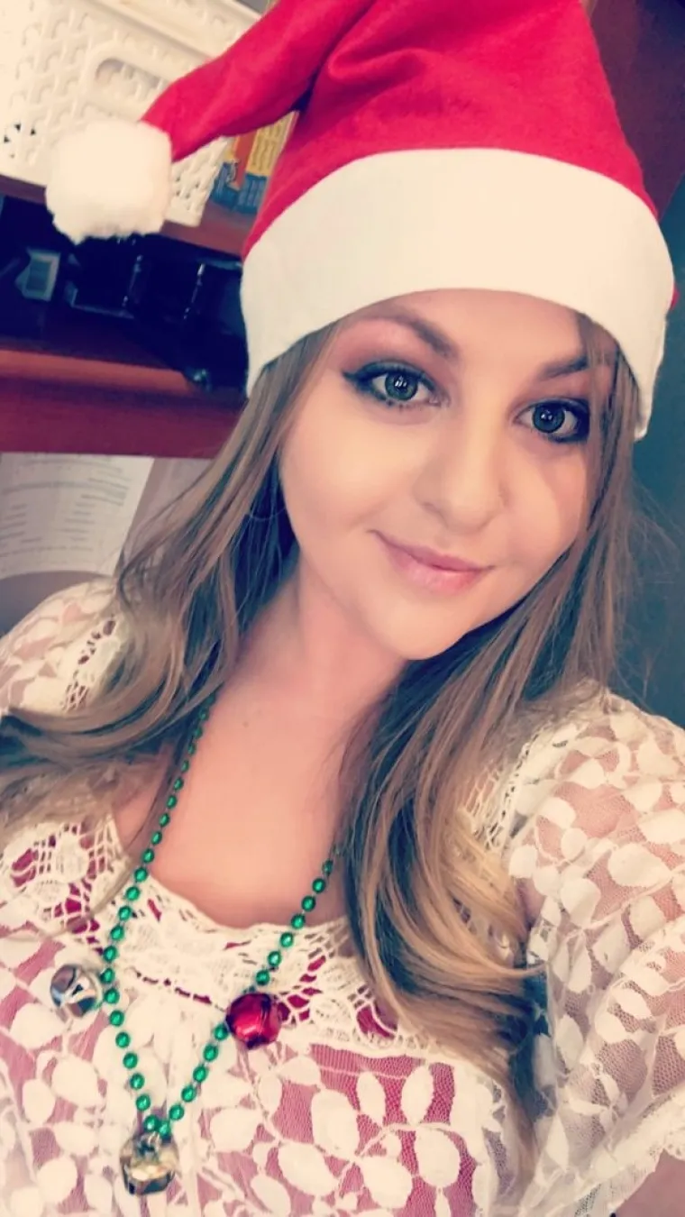 NJIMA, IZGLEDA, NIJE HLADNO NA POSLU: Ove djevojke ne po&scaron;tuju korporativni dress code, ali ba&scaron; nitko se ne buni