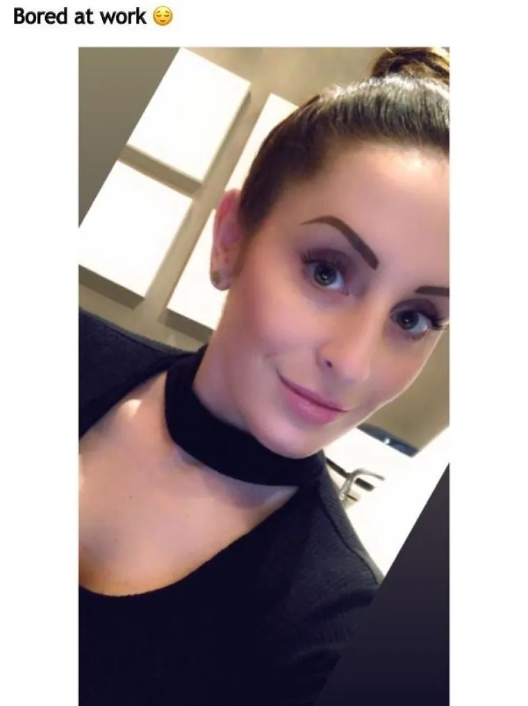 NJIMA, IZGLEDA, NIJE HLADNO NA POSLU: Ove djevojke ne po&scaron;tuju korporativni dress code, ali ba&scaron; nitko se ne buni