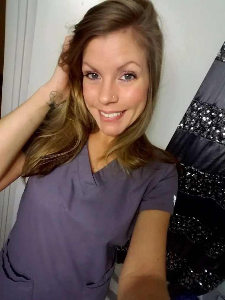 NJIMA, IZGLEDA, NIJE HLADNO NA POSLU: Ove djevojke ne po&scaron;tuju korporativni dress code, ali ba&scaron; nitko se ne buni