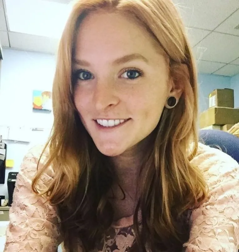 NJIMA, IZGLEDA, NIJE HLADNO NA POSLU: Ove djevojke ne po&scaron;tuju korporativni dress code, ali ba&scaron; nitko se ne buni