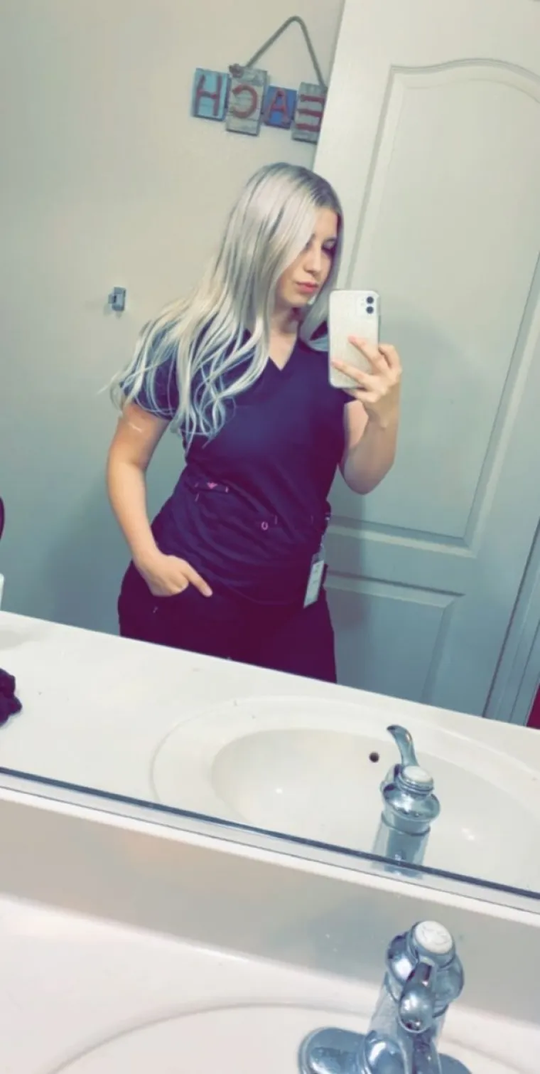 NJIMA, IZGLEDA, NIJE HLADNO NA POSLU: Ove djevojke ne po&scaron;tuju korporativni dress code, ali ba&scaron; nitko se ne buni