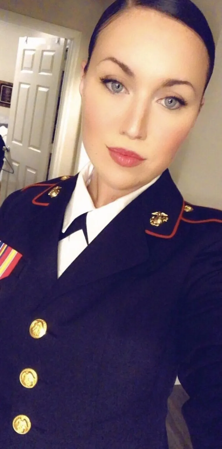 NJIMA, IZGLEDA, NIJE HLADNO NA POSLU: Ove djevojke ne po&scaron;tuju korporativni dress code, ali ba&scaron; nitko se ne buni