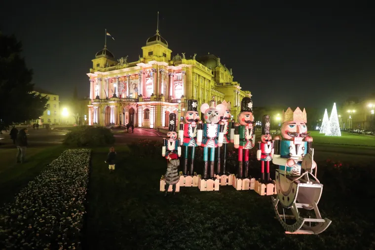 Pogledajte prekrasne prizore s Adventa u Zagrebu! Skromniji, bez buke i gužve, ali u punom sjaju
