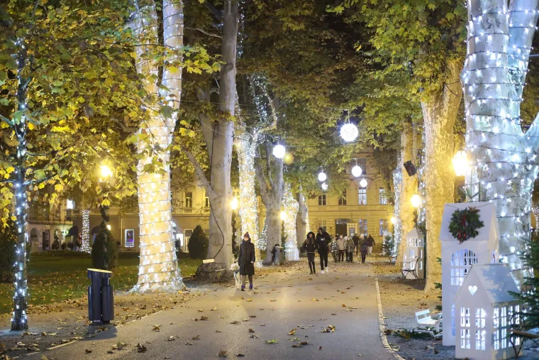 Pogledajte prekrasne prizore s Adventa u Zagrebu! Skromniji, bez buke i gužve, ali u punom sjaju