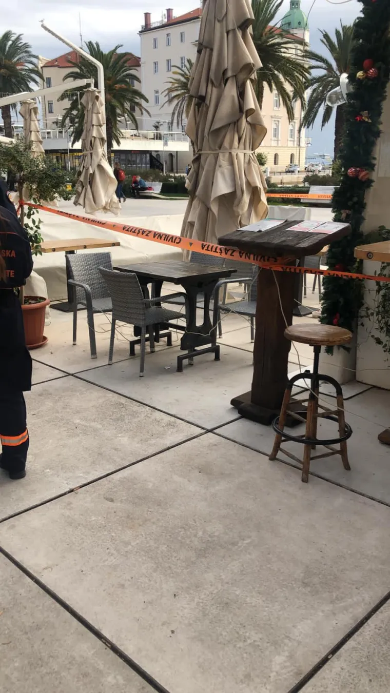 Akcija Civilne za&scaron;tite u trgovačkom centru: Ljepljivom trakom zagradili stolove i zatvorili terasu!