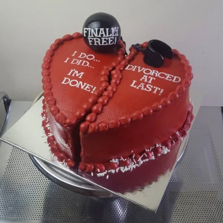ONI SU DOVELI RAZVOD NA VIŠU RAZINU: Evo kako izgledaju torte nakon bračnog brodoloma