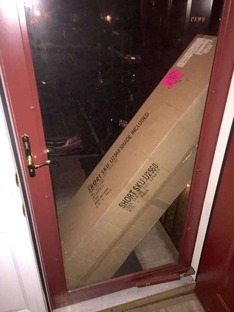 PAKET JE STIGAO, ALI PO KOJU CIJENU? Tehnički, dostava je odradila svoj posao, ali kad su otvorili kutiju pao im je mrak na oči