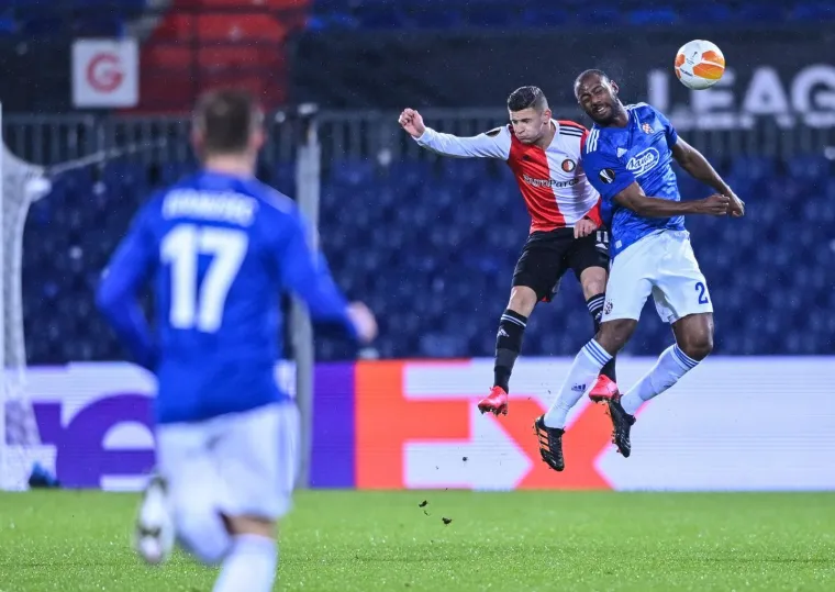 Rotterdam, stadion De Kuip, utakmica 5. kola UEFA Europske lige,  Feyenoord  - Dinamo. K&eacute;vin Th&eacute;ophile-Catherine i Bryan Linssen
Foto: Igor Soban/PIXSELL