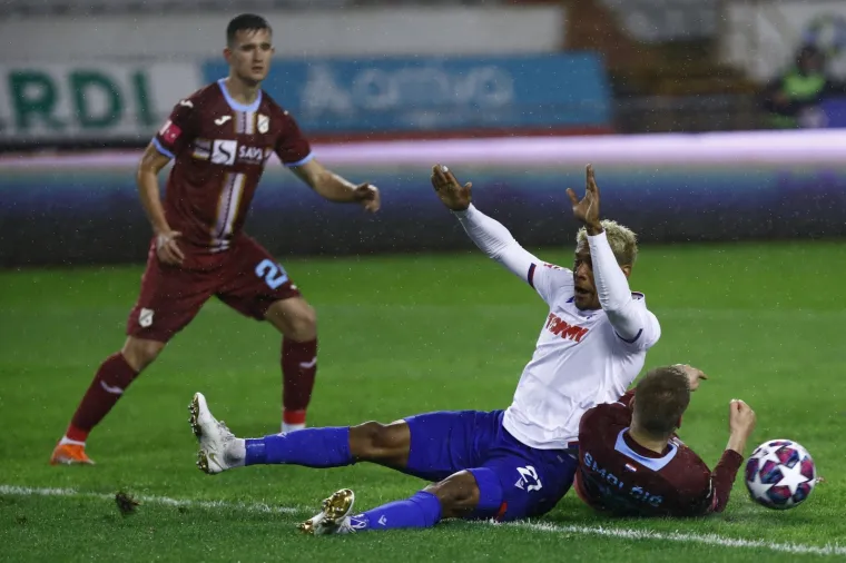 JADRANSKI DERBI: Pogledajte kako je izgledao obračun Rijeke i Hajduka na Poljudu