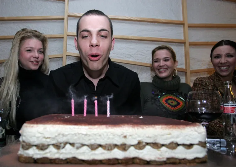 Marko Grubnić prije 15 godina proslavio je svoj 23. rođendan u jednom zagrebačkom restoranu. Slavlje su mu uljepšali brojni gosti, među kojima i poznate prijateljice Indira Levak, Lana Klingor i, naravno, Maja Šuput.