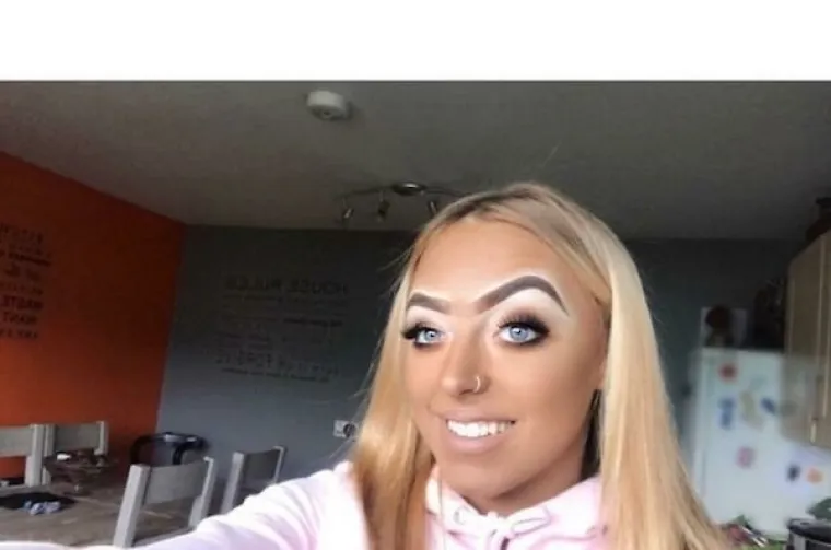 KADA SE &Scaron;MINKANJE OTME KONTROLI: Pretjerali su s kozmetikom, a svi se pitaju imaju li kod kuće ogledalo