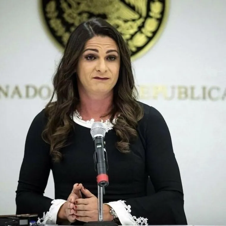 KADA SE &Scaron;MINKANJE OTME KONTROLI: Pretjerali su s kozmetikom, a svi se pitaju imaju li kod kuće ogledalo