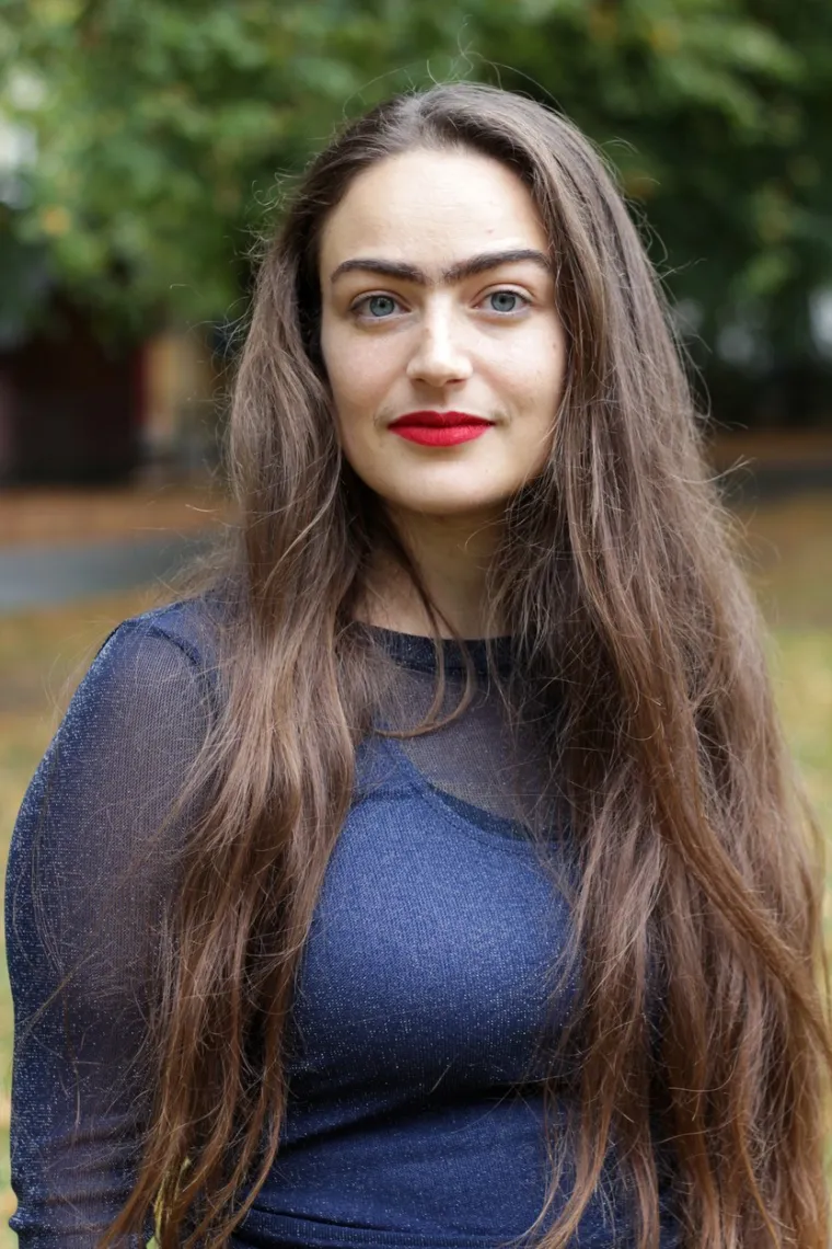 ELDINA OD OŽUJKA NIJE DEPILIRALA OBRVE: Ovako je izgledala tada, a danas... 'Muškarci me gledaju s gađenjem, ali briga me'