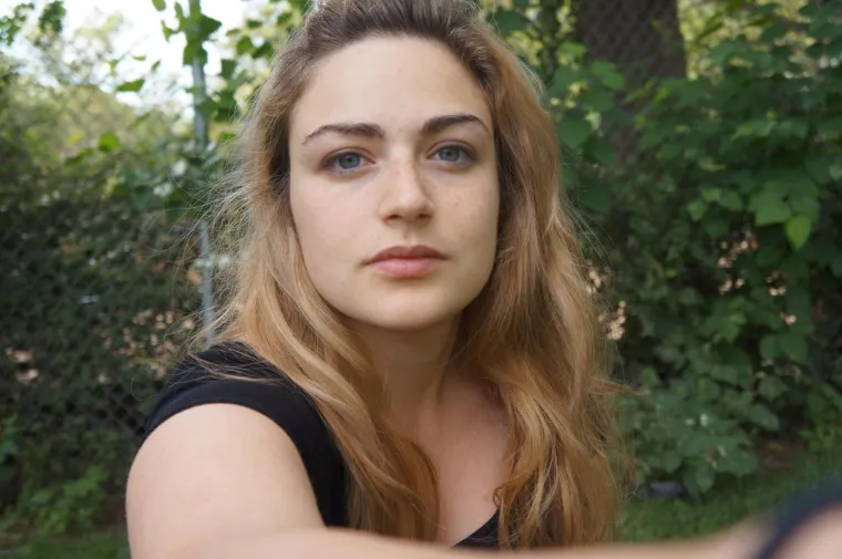 Kako je sazrijevala, Eldinu je počela frustrirati činjenica da se od žena očekuje da troše više vremena i novca na uljepšavanje nego od muškaraca.