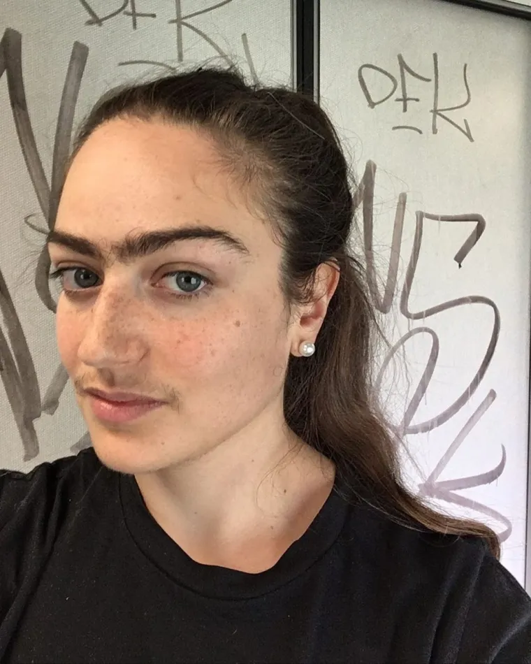 ELDINA OD OŽUJKA NIJE DEPILIRALA OBRVE: Ovako je izgledala tada, a danas... 'Muškarci me gledaju s gađenjem, ali briga me'