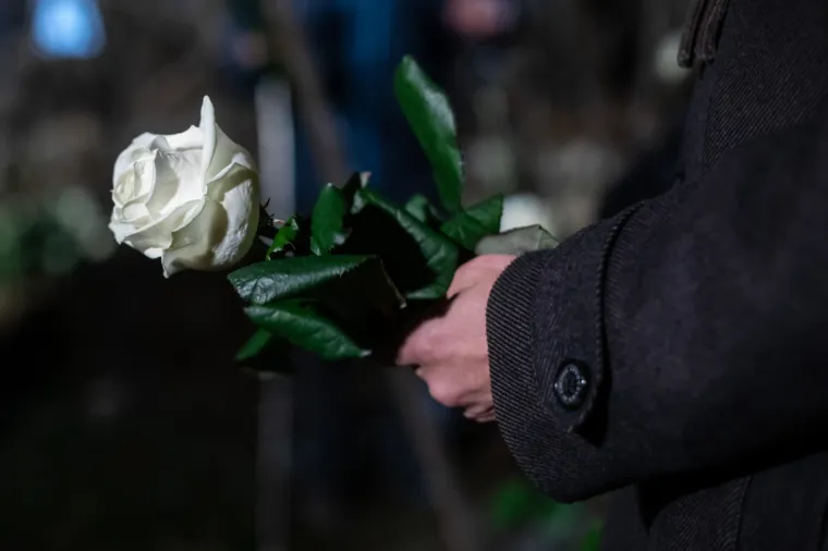 Milo&scaron;ević na komemoraciji obitelji Zec: 'Kako je moguće da se ovakav zločin dogodio, da je pravna država pala na ispitu'