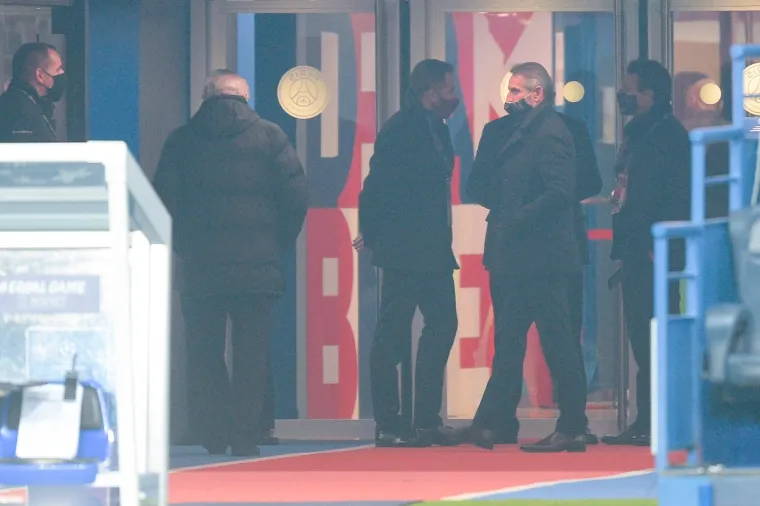 [FOTO] SKANDAL NA PARKU PRINČEVA: Dramatični trenuci u Parizu