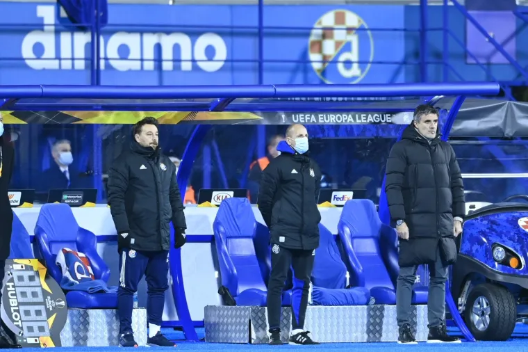 [FOTO] SNAŽNA EKSPLOZIJA ODJEKNULA USRED UTAKMICE: Događalo se ne&scaron;to jako čudno dok je trajao dvoboj