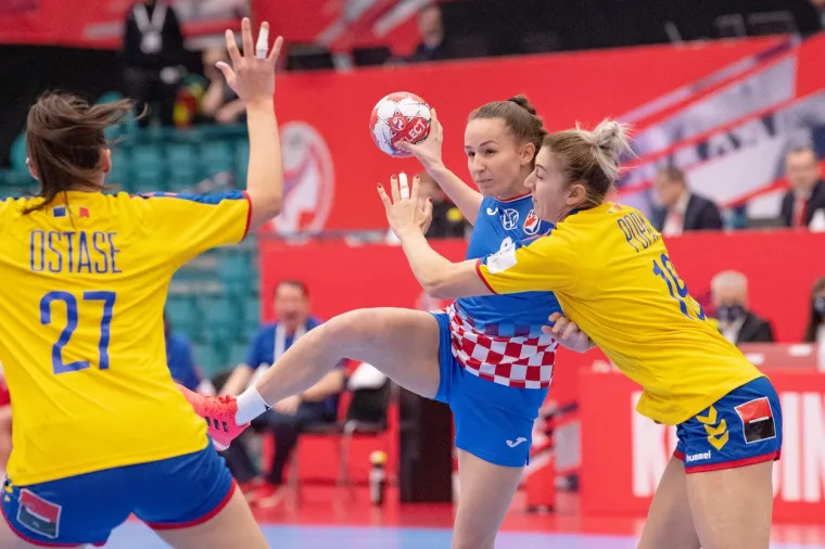 [FOTO] LETE, LETE PARKETOM U KOLDINGU NA&Scaron;E SUPER DJEVOJKE: Ovako su otpuhale Rumunjke