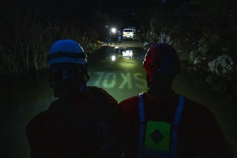 TE&Scaron;KI PRIZORI IZ VRGORCA: Dežurne službe na poplavljenom području nastavljaju i noćas sa radom