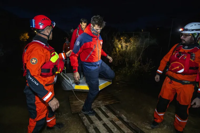 TE&Scaron;KI PRIZORI IZ VRGORCA: Dežurne službe na poplavljenom području nastavljaju i noćas sa radom