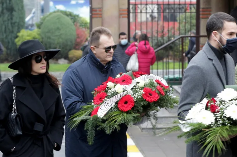 REGIJA U SUZAMA: Estrada se oprašta od legendarnog Džeja Ramadanovskog
