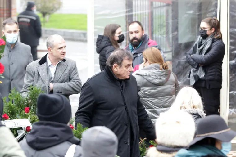 REGIJA U SUZAMA: Estrada se oprašta od legendarnog Džeja Ramadanovskog