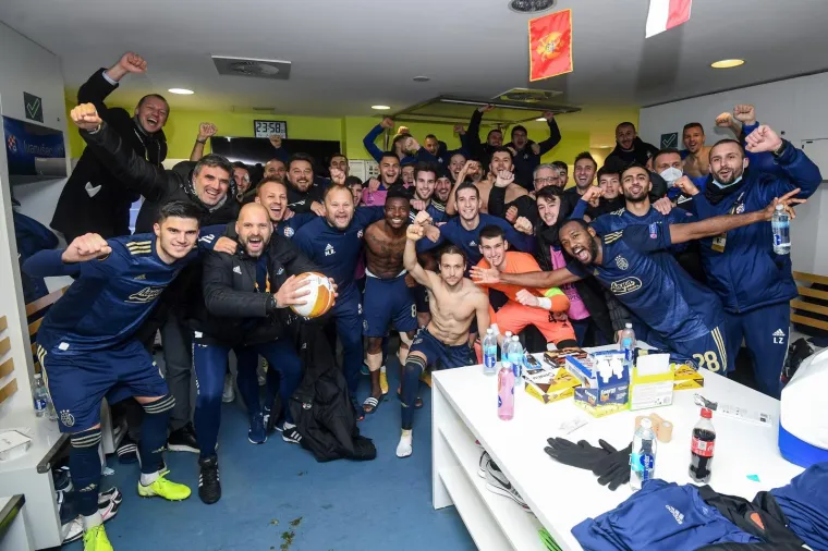 Do sada niti jedan klub u povijesti Lige prvaka i Europske lige, otkako se igraju u sadašnjim formatima, nije skupinu okončao bez primljenog pogotka.
Nakon što je u prvih pet kola sačuvao mrežu nedirnutom, Dinamo je protiv moskovskog CSKA lovio rekord. 
Nažalost, "Modri" su ostali korak do podviga. Snove o ulasku u povijest rušio je hrvatski nogometaš Kristijan Bistrović postigavši pogodak za 3-1 u 76. minuti, čime je Dinamo primio gol nakon 526 minuta igre.
Photo: Marko Lukunic/PIXSELL