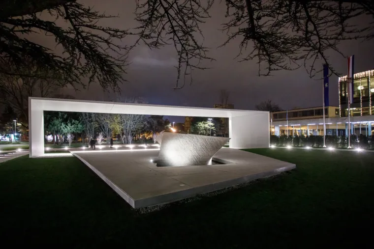 Kako vam se sviđa 'noćno izdanje' Spomenika domovine?