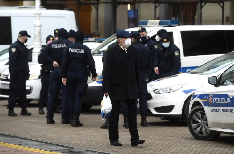 Okupio se veliki broj policajaca na zagrebačkom sredi&scaron;njem Trgu