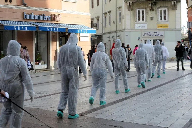 Rijeka: Prosvjedna &scaron;etnja Korzom grupe građana kojom se protive mjerama Vlade i Kriznog stožera