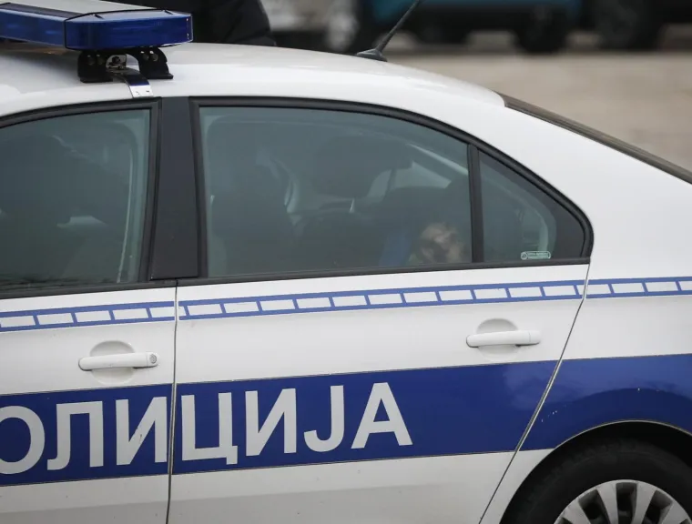 Mu&scaron;karac je uhićen preko puta Skup&scaron;tine