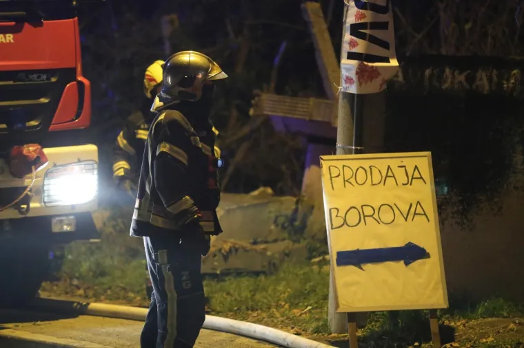 NA TERENU JE PET VATROGASNIH VOZILA: Policijski očevid čim bude moguće