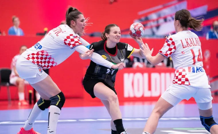 [FOTO] UTAKMICA GENERACIJE ZA NA&Scaron;E VELIČANSTVENE RUKOMETA&Scaron;ICE: Rovovska bitka za polufinale