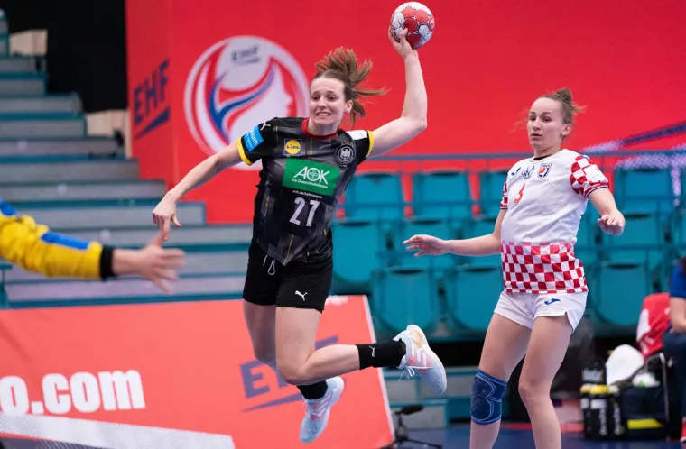 [FOTO] UTAKMICA GENERACIJE ZA NA&Scaron;E VELIČANSTVENE RUKOMETA&Scaron;ICE: Rovovska bitka za polufinale