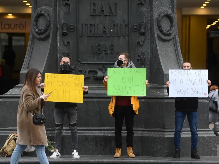 Pogledajte kako su četvorica prijatelja rastjerala sivilo u centru Zagreba: 'Korona odj... Želim zagrliti svoju baku'