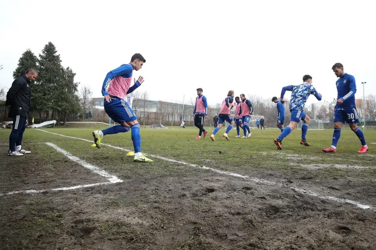 "Robbie Burton bio je u šoku prije utakmice, nikad nije igrao na ovakvom terenu, kaže da ovo još nije doživio. Mogu reći da je unatoč svemu odigrao baš dobru utakmicu", rekao je Zoran Mamić nakon utakmice.