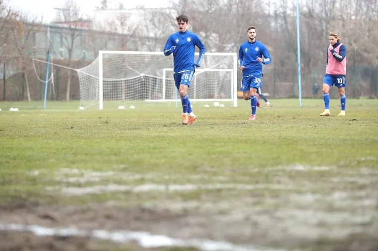 [FOTO] IGRAČ DINAMA U ŽIVOTU NIJE VIDIO OVAKAV TEREN NA KOJEM JE DANAS IGRAO: 'Ostao je u šoku, kaže mi da ovo nije još doživio'