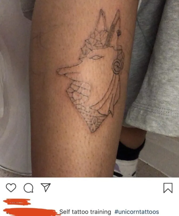 KOME SU ONI U DJETINJSTVU NA GLAVU PALI? Ove godine smo se nagledali stvarno stra&scaron;nih tetovaža, ali ovo je stvarno vrh