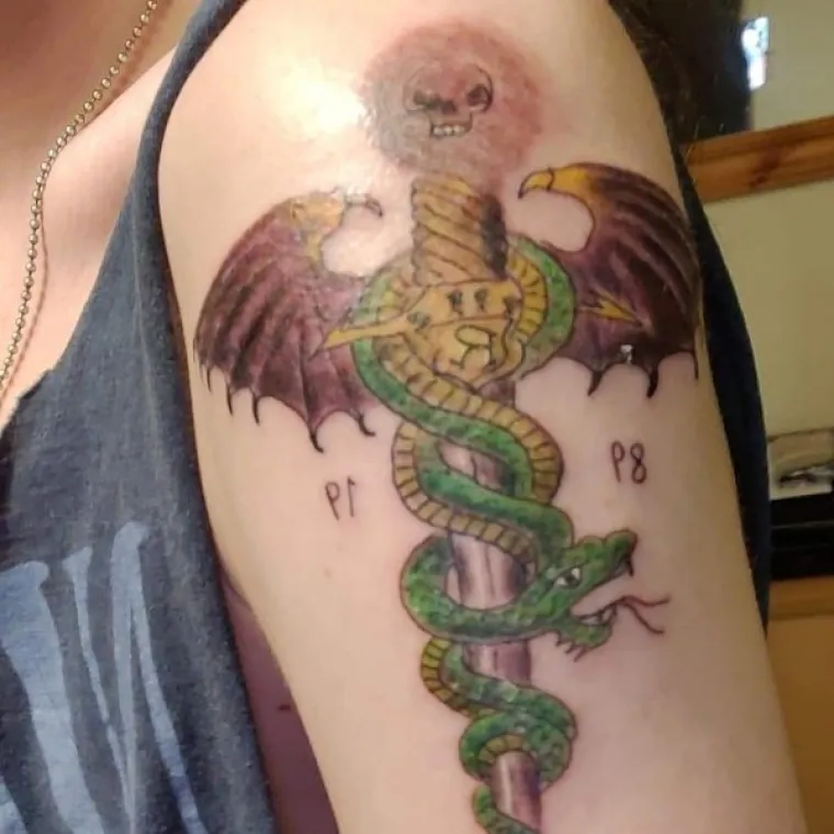 KOME SU ONI U DJETINJSTVU NA GLAVU PALI? Ove godine smo se nagledali stvarno stra&scaron;nih tetovaža, ali ovo je stvarno vrh