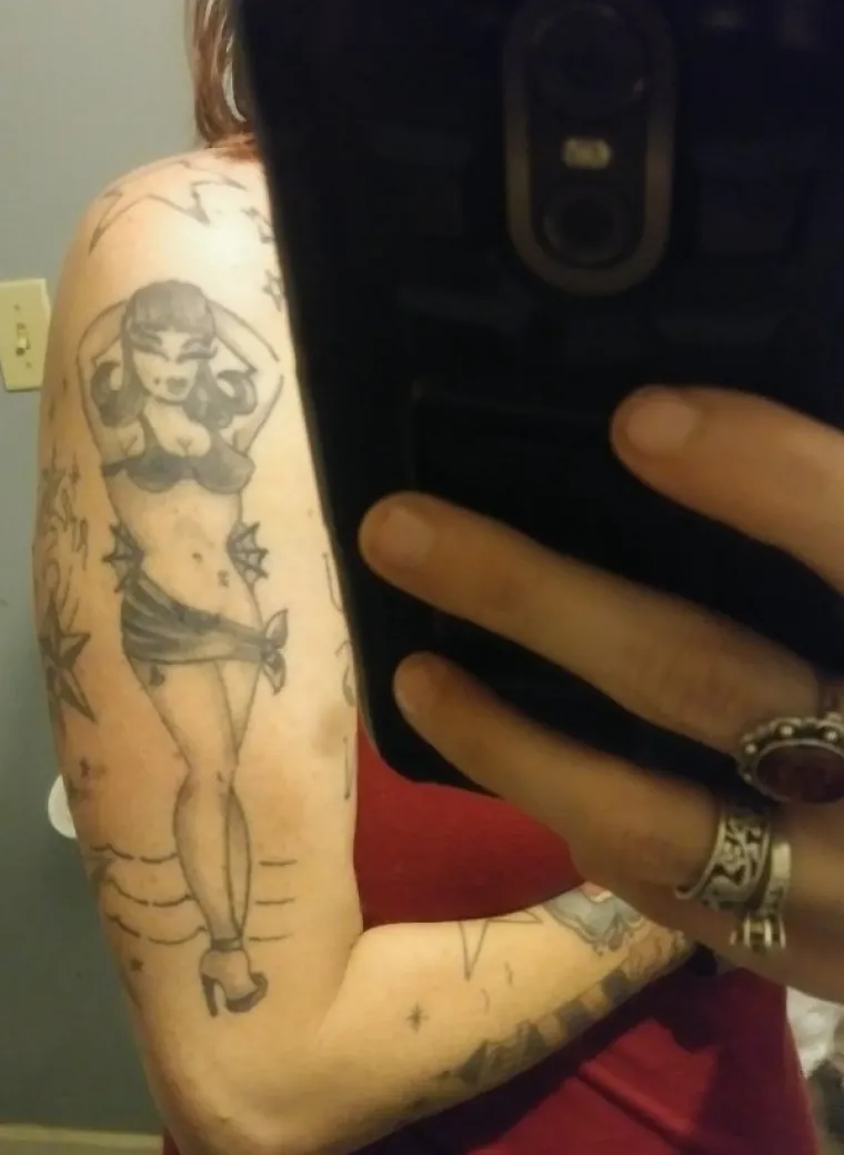 KOME SU ONI U DJETINJSTVU NA GLAVU PALI? Ove godine smo se nagledali stvarno stra&scaron;nih tetovaža, ali ovo je stvarno vrh